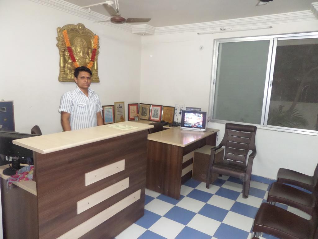 Indradeep Executive Hotel Aurangabad  Buitenkant foto