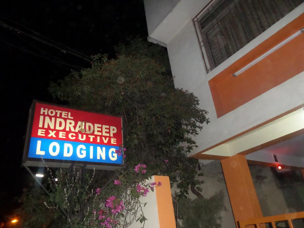 Indradeep Executive Hotel Aurangabad  Buitenkant foto